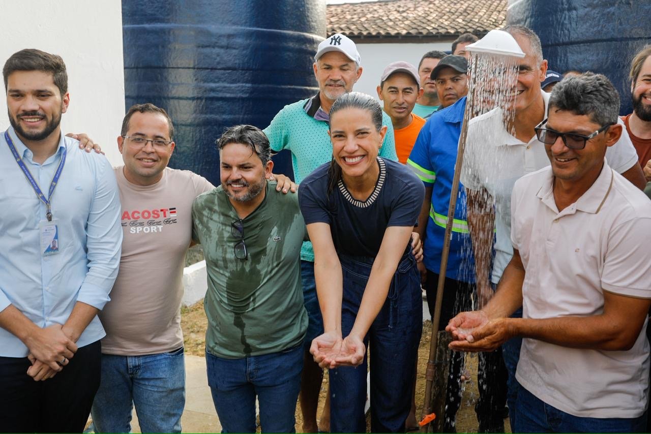 Governadora Raquel Lyra celebra chegada da água do Rio São Francisco a Riacho das Almas