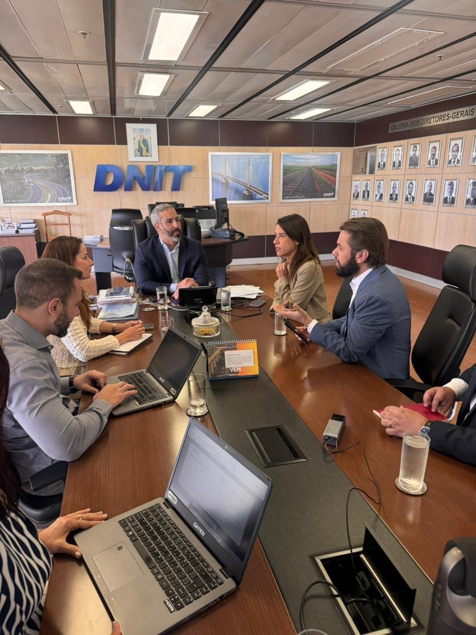 Em Brasília, governadora Raquel Lyra garante junto ao DNIT a construção da variante de Toritama, no Agreste Setentrional