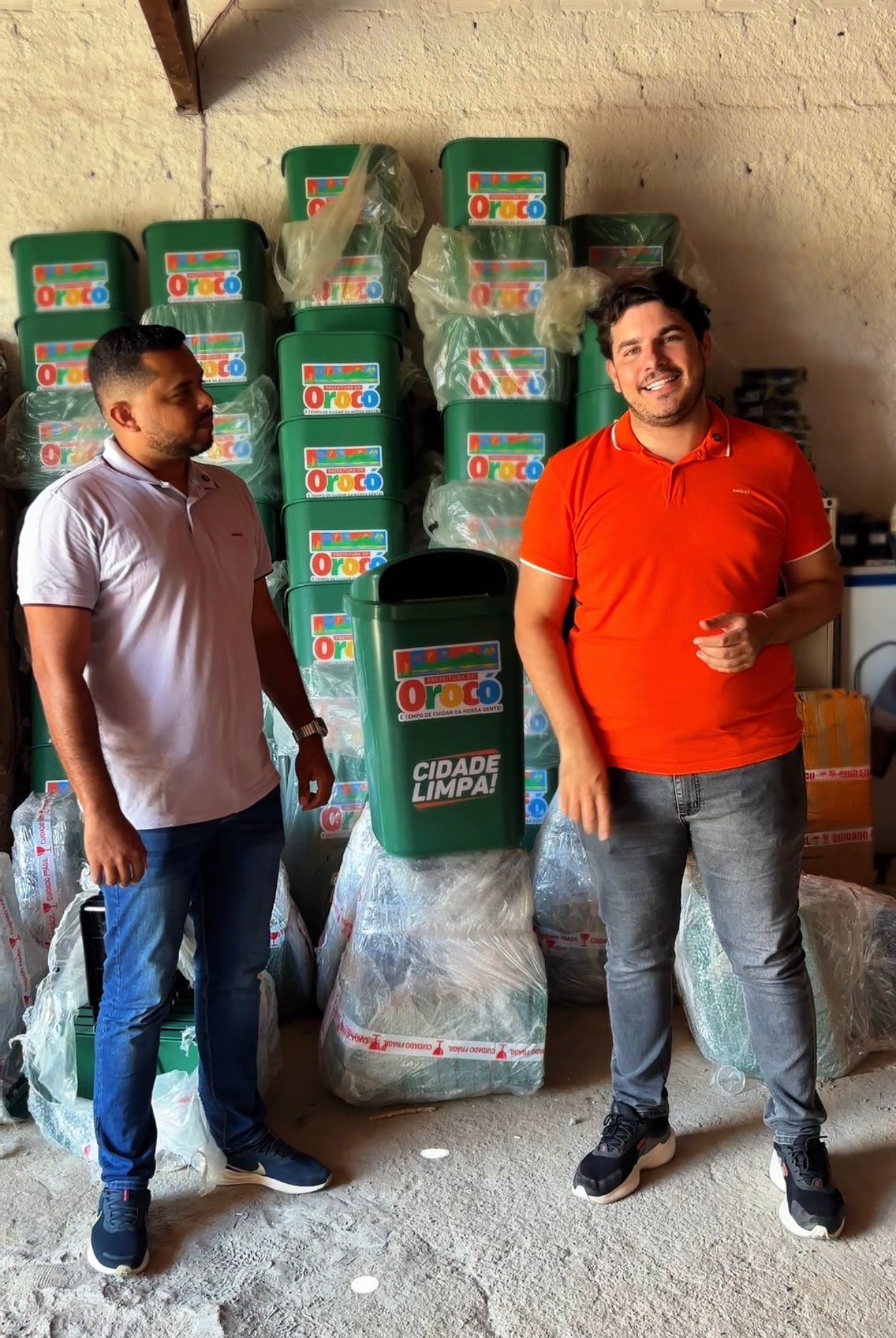 Prefeitura de Orocó inicia instalação de 100 lixeiras na sede do município