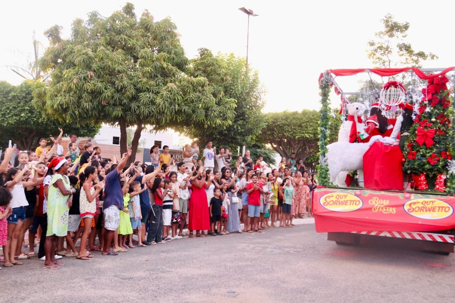 Caravana de Natal leva magia e alegria a bairros de Juazeiro
