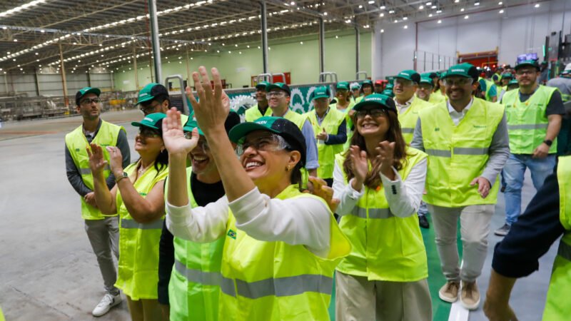 Pernambuco lidera geração de empregos formais no Nordeste e fica entre os três melhores estados do Brasil