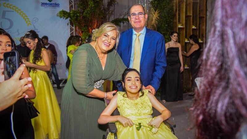 III Baile de Debutantes Solidário do Jaboatão promoveu uma noite dos sonhos para 50 Princesas