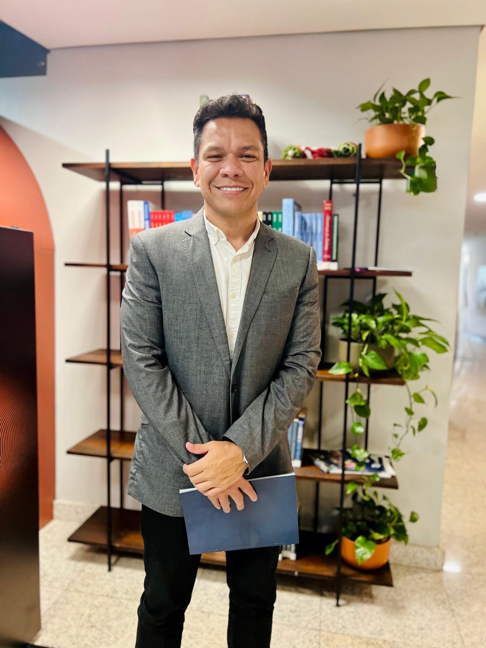 Daniel Cruz é selecionado pela Universidade de Sorbonne, na França, para curso internacional em liderança e gestão