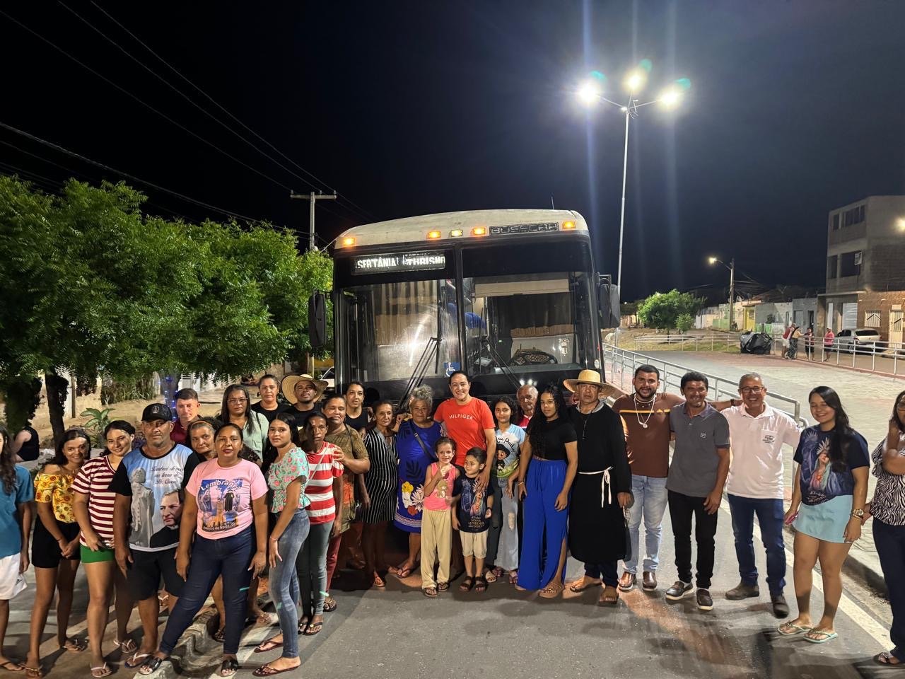 Prefeita Pollyanna Abreu apoia movimentos de fé e cultura em Sertânia com ação inédita.