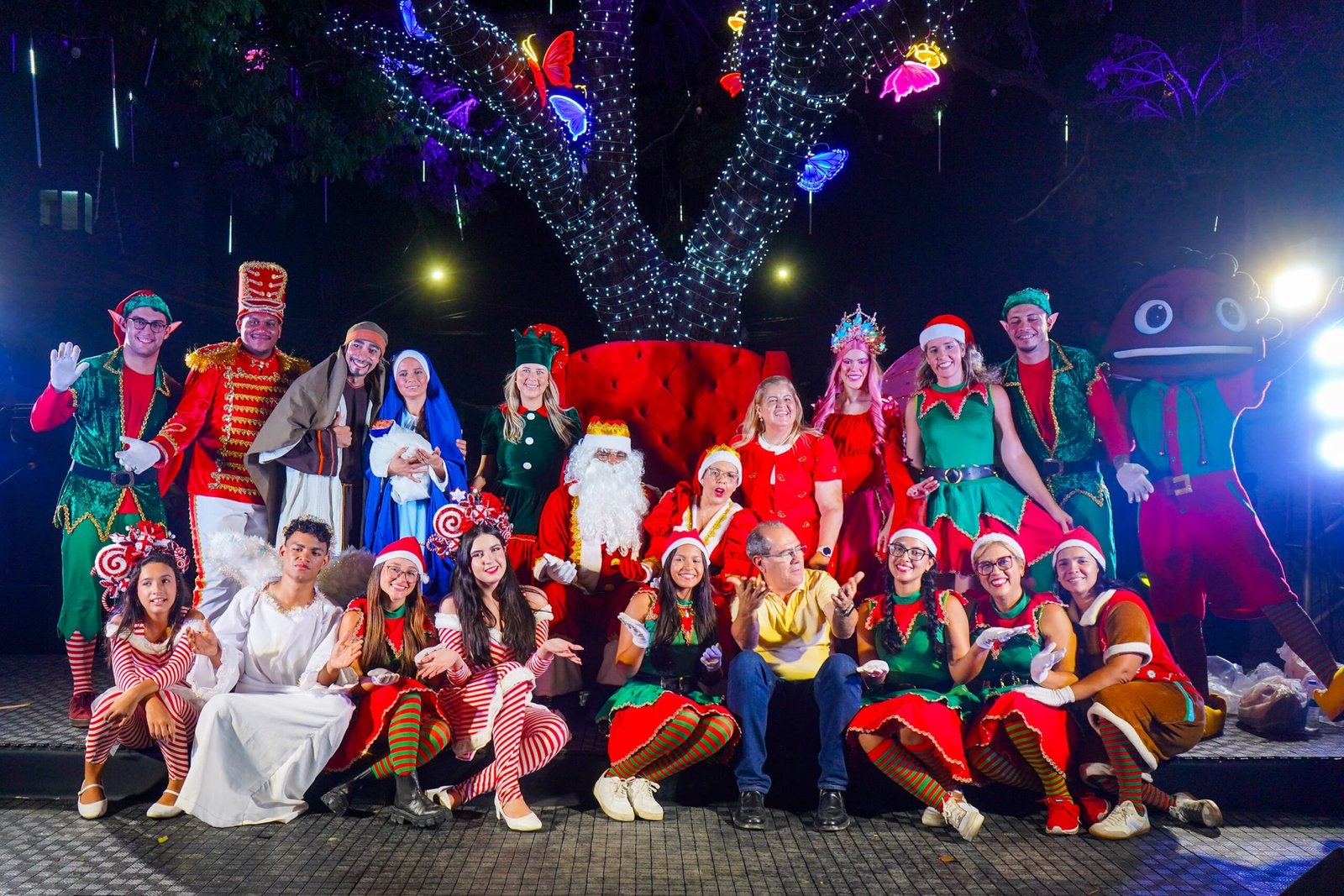 Rua da Árvore teve uma noite de encanto com a Cantata e Caravana Natal Jaboatão Solidário