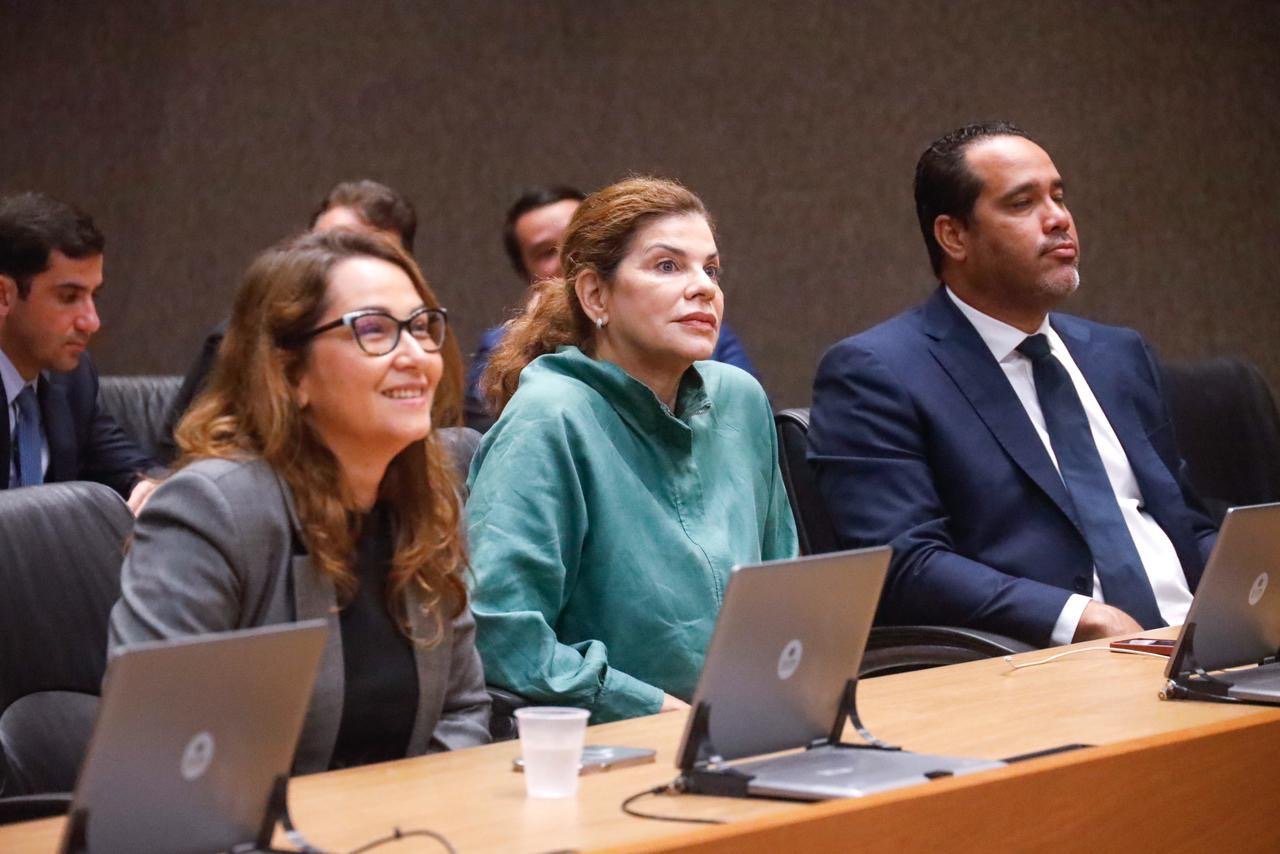 Débora critica condução da Presidência da Alepe na votação de vetos e defende soberania do Plenário .