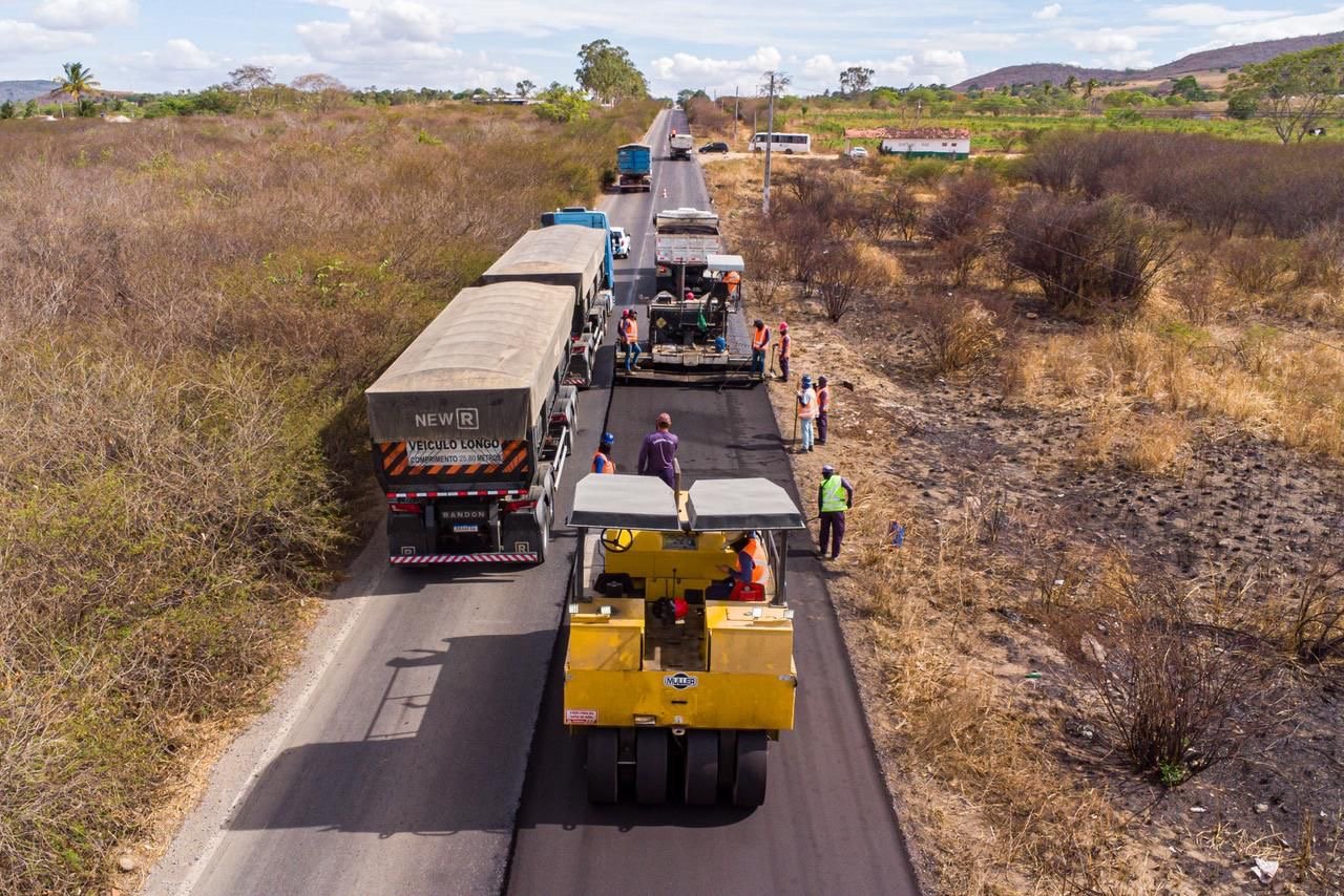 Restauração da PE-180 é iniciada após articulação de Débora Almeida e Mendonça Filho