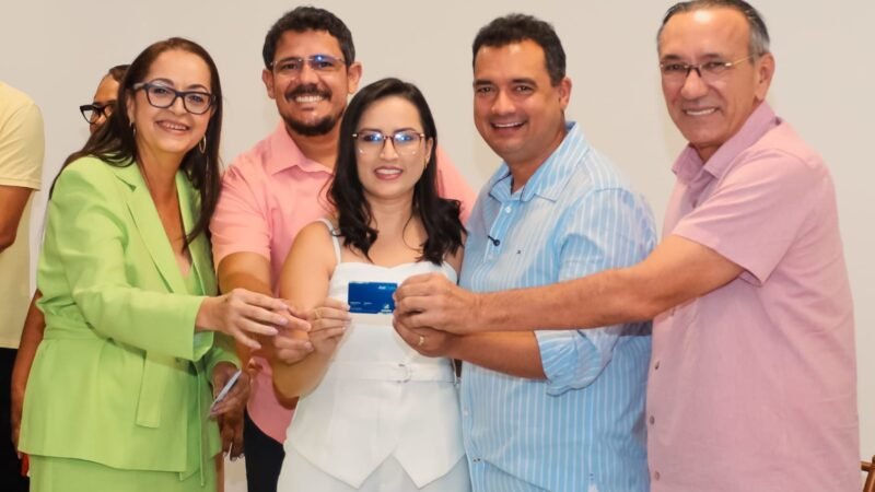 Prefeito Andrei Gonçalves anuncia reajuste salarial e lança Cartão Clube de Benefícios do Servidor em Juazeiro