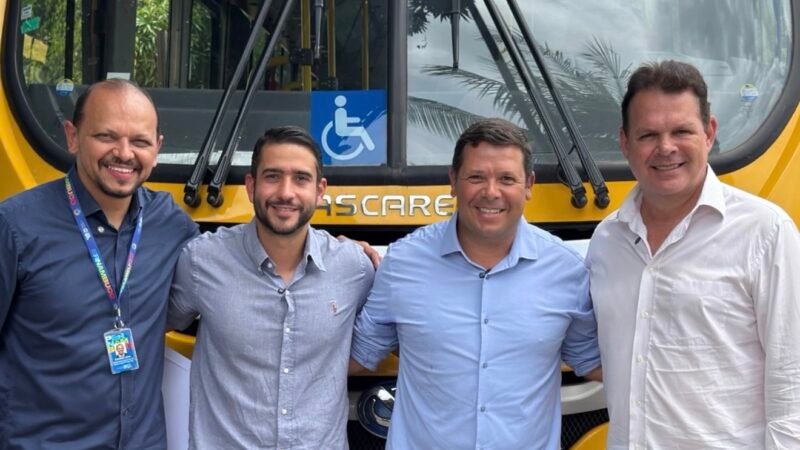 Palmares recebe oitavo ônibus escolar do Governo do Estado para reforçar a educação