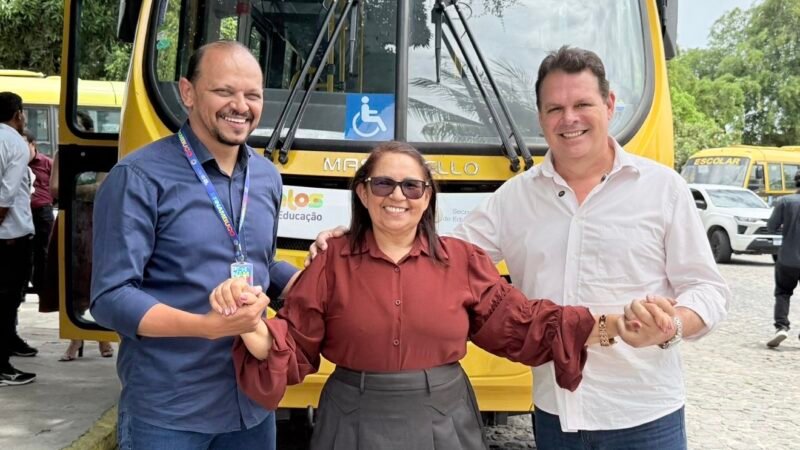 Com articulação do deputado France Hacker, Governo Raquel Lyra destina mais um ônibus para a frota escolar de Catende