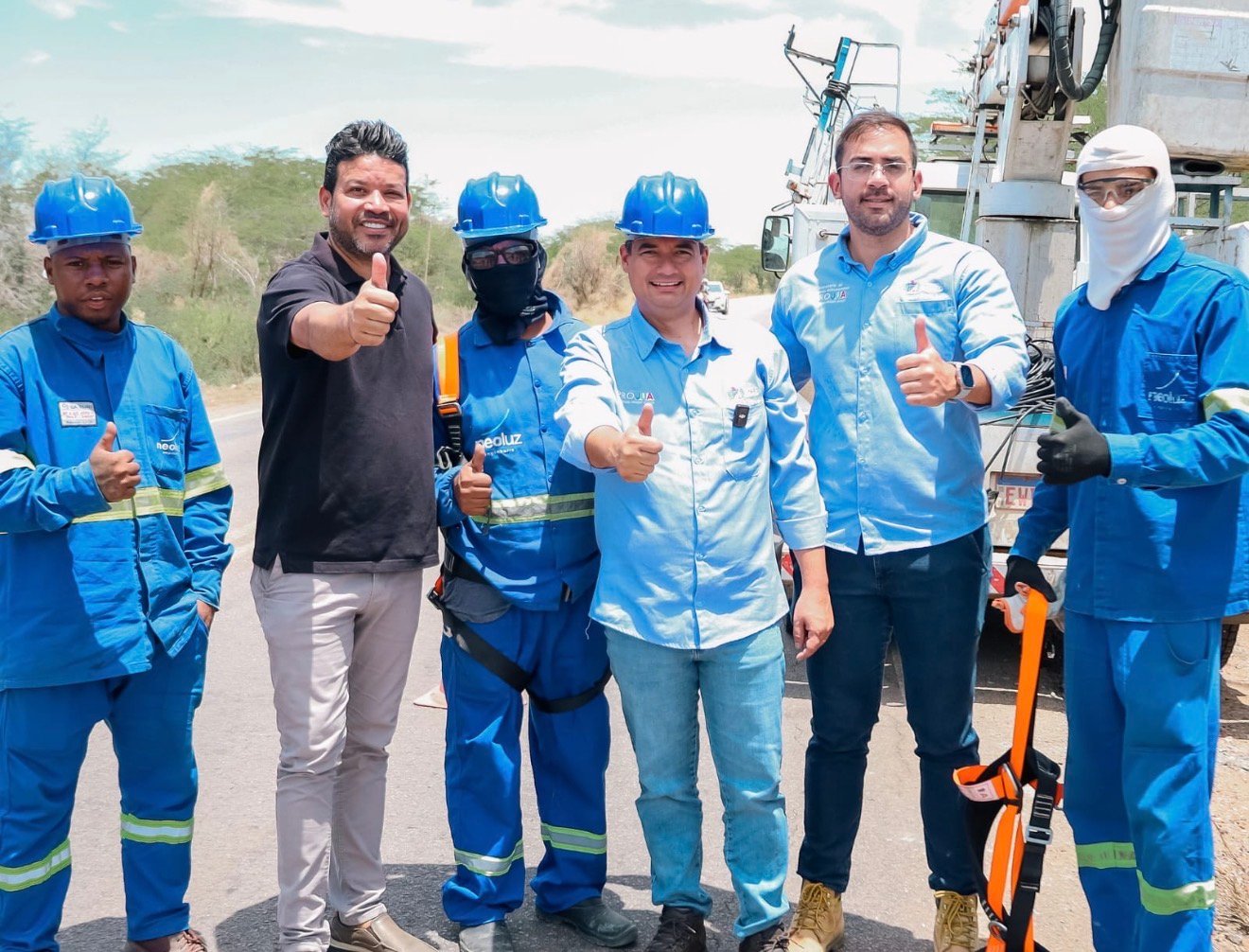 Prefeito de Juazeiro acompanha obras de pavimentação de ruas em Massaroca e requalificação da entrada do Mandacaru