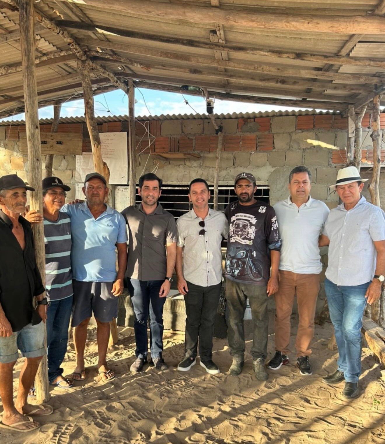 Prefeito Dr. Elton Martins comemora chegada de poços artesianos para diversas localidades de Águas Belas