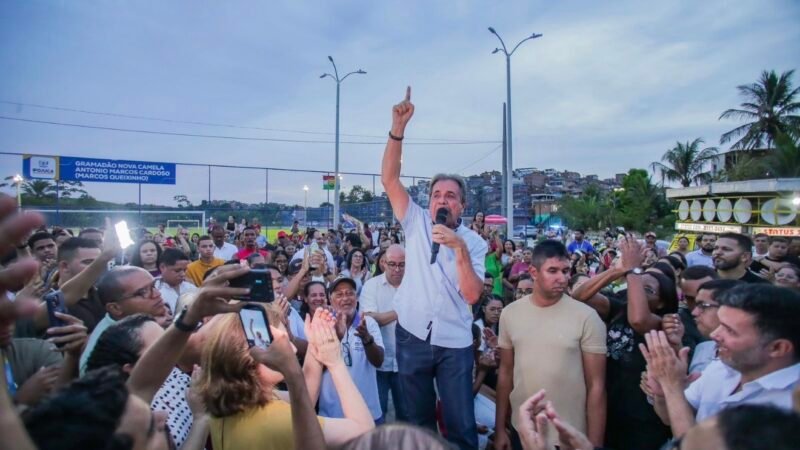 Prefeito Carlos Santana inaugura parque esportivo em Camela