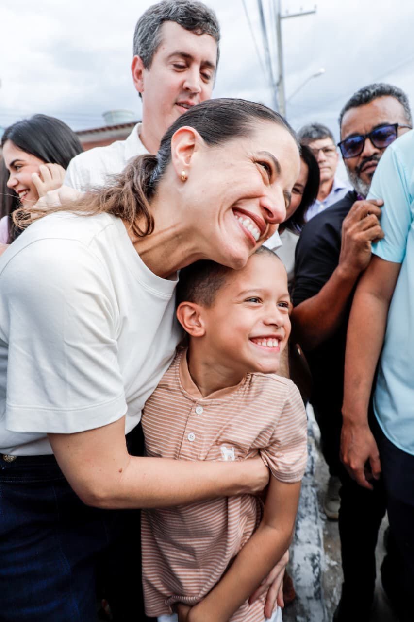 Em Custódia, governadora Raquel Lyra autoriza início de obras para melhorias urbanas, entrega ônibus escolares e anuncia nova ETE no município