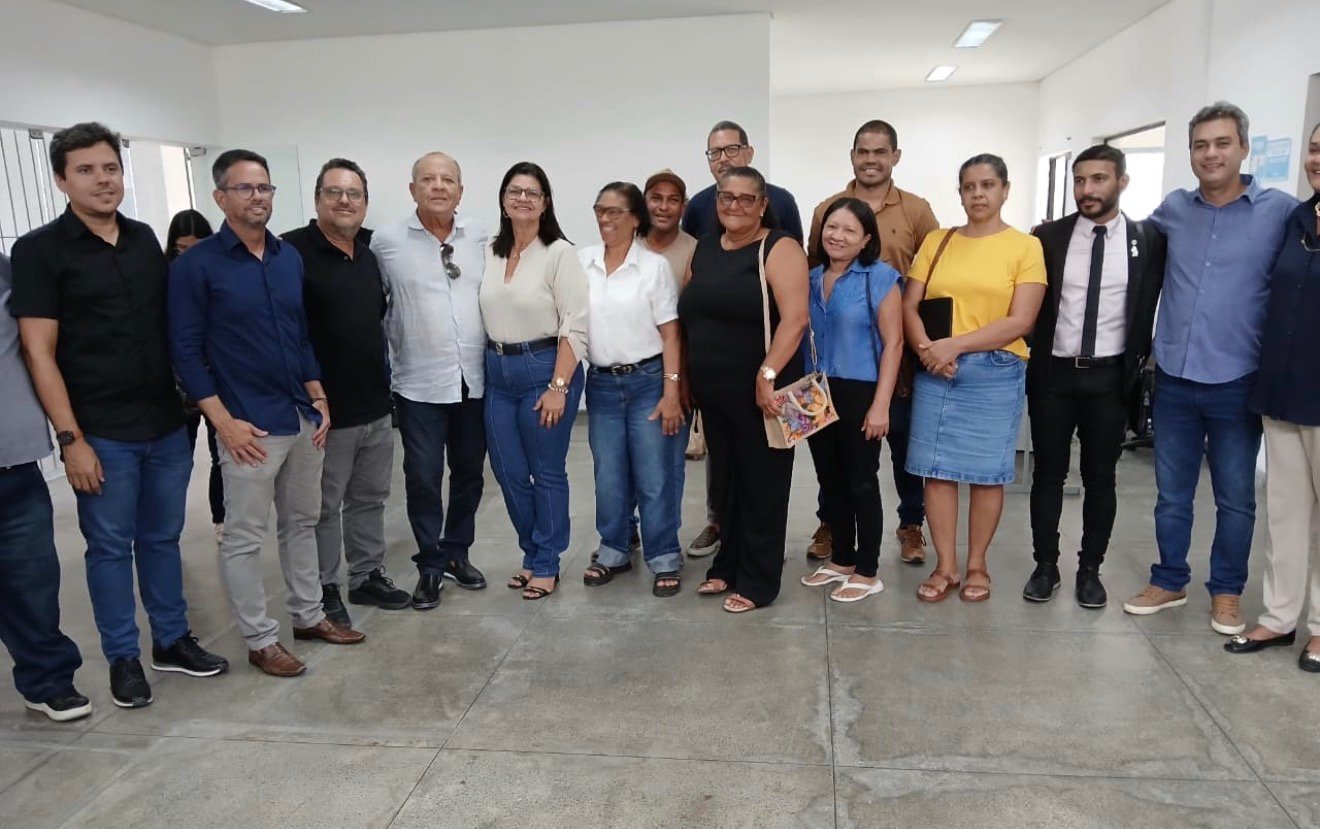 Prefeito Marcílio Régio anuncia auxílio-saúde e reajuste salarial para servidores municipais