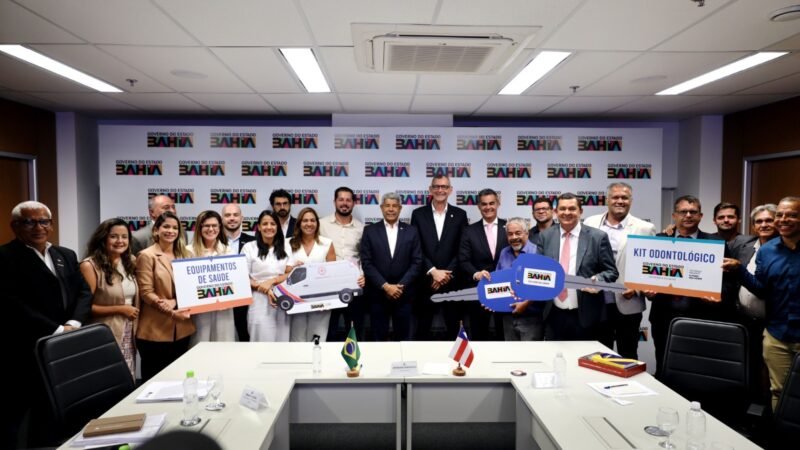 Durante reunião com prefeito, Governo do Estado reforça a saúde em Gentio do Ouro com entregas e novas obras
