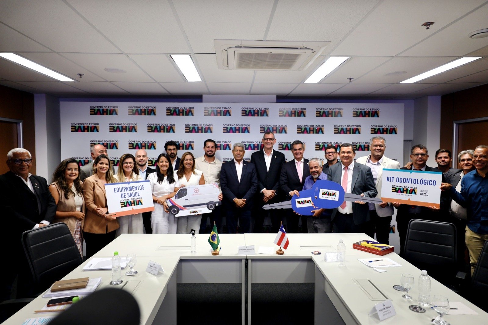 Durante reunião com prefeito, Governo do Estado reforça a saúde em Gentio do Ouro com entregas e novas obras