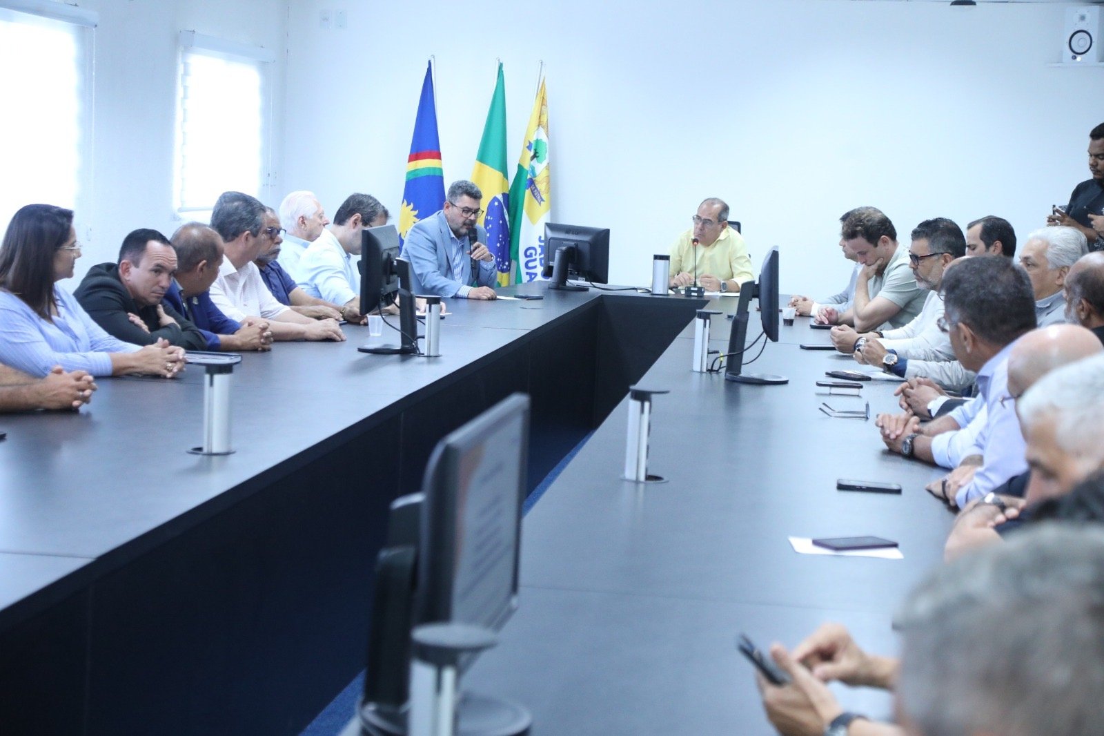 Mano Medeiros sanciona lei que melhora o ambiente imobiliário no Jaboatão