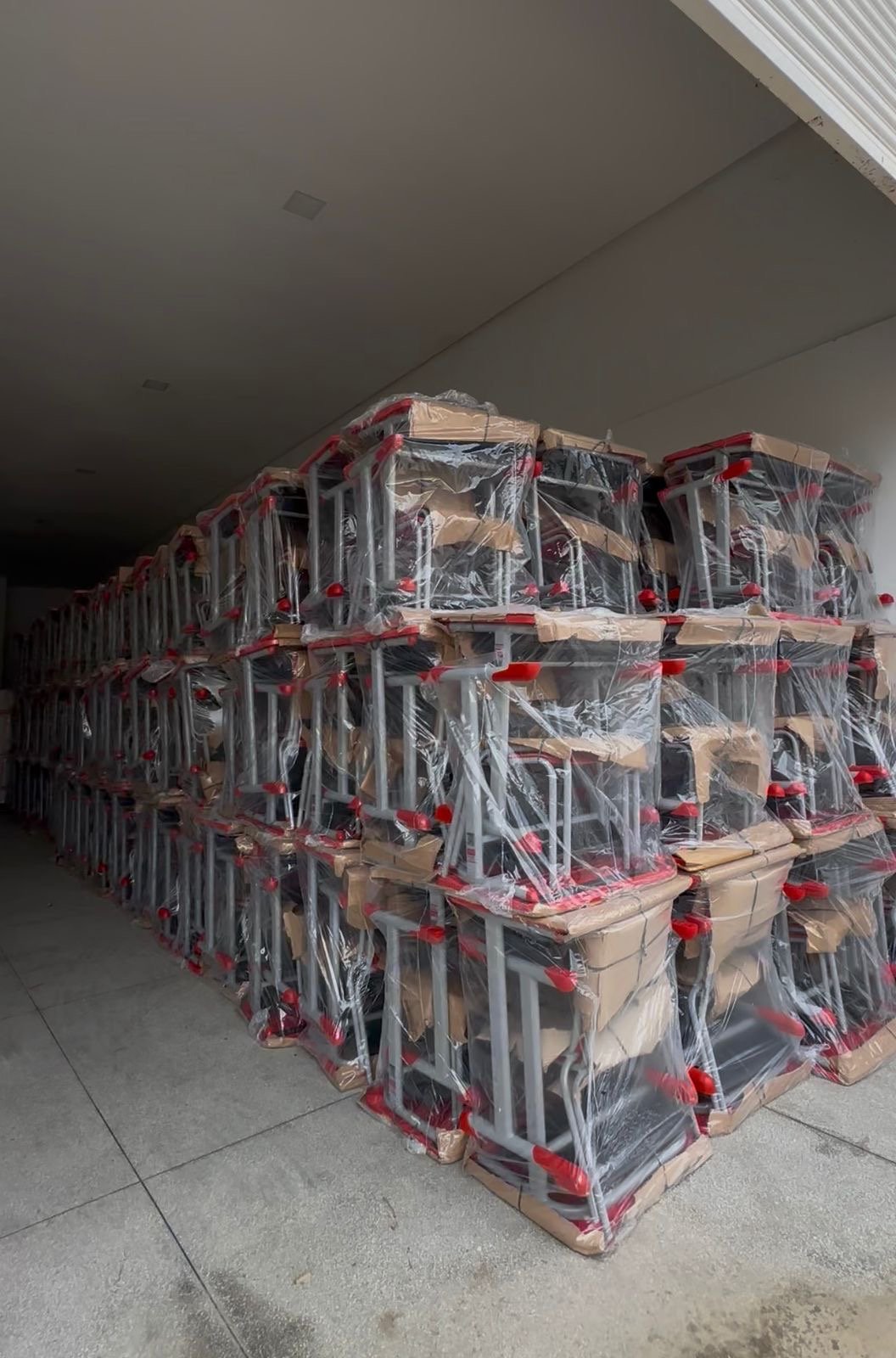 Ouricuri inicia ano letivo com mais de 500 novas carteiras nas escolas municipais