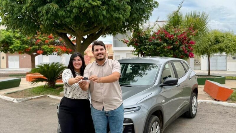 Prefeito de Orocó Ismael Lira entrega carro 0km para transporte de pacientes da hemodiálise