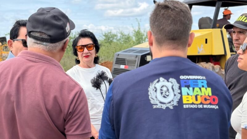 Prefeita Rorró acompanha início da melhoria da estrada da Beira do Rio em parceria com o Governo do Estado