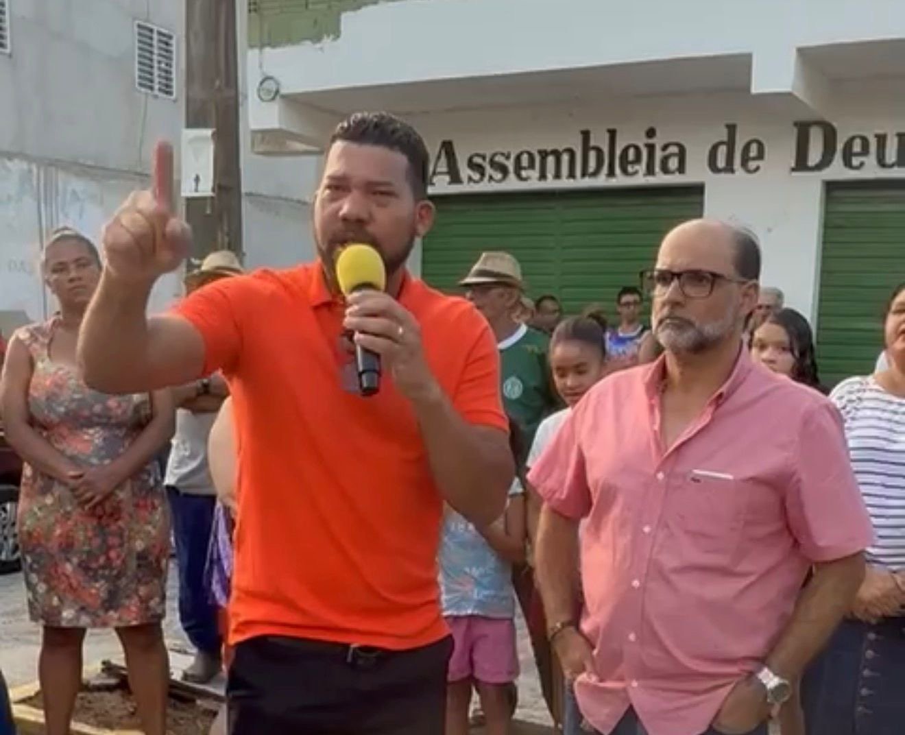 Deputado Abimael Santos participa de manifestação pela água em Bonito