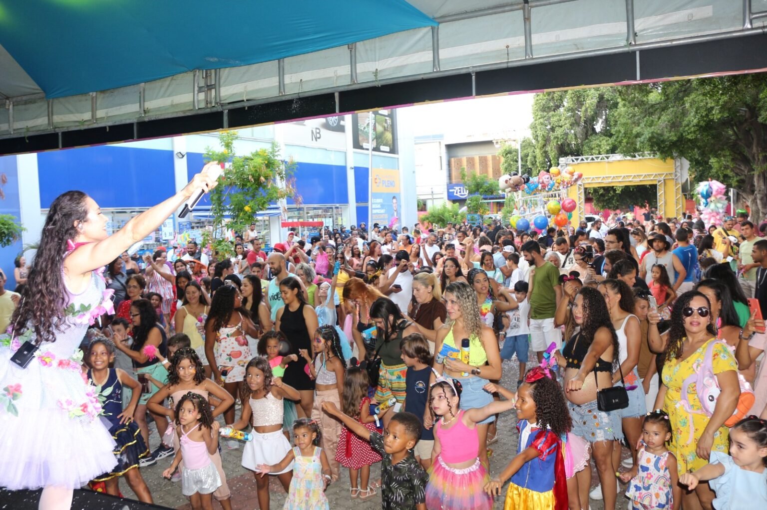 Personagens infantis e super heróis animam criançada no penúltimo dia de carnaval no Circuito Kids Parlim em Juazeiro – BA