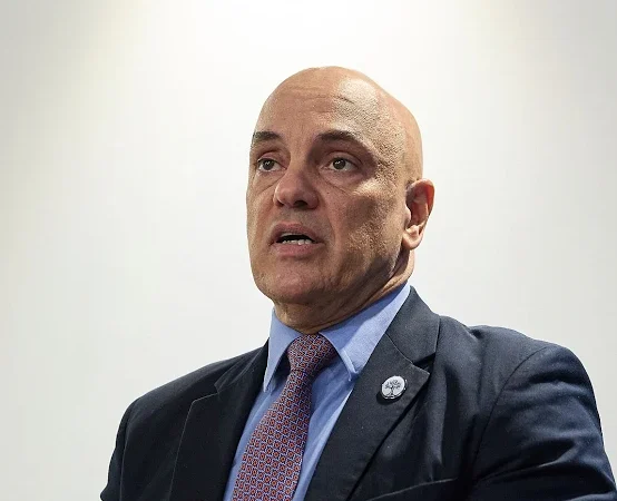 Trump aciona Justiça dos EUA e liga Moraes ao caso Banco Master