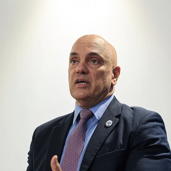 Trump aciona Justiça dos EUA e liga Moraes ao caso Banco Master