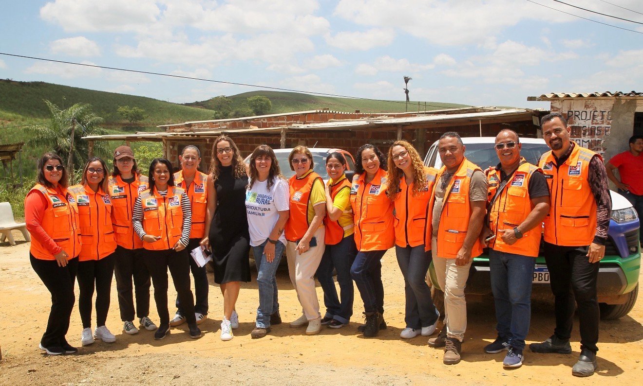 Prefeitura do Jaboatão entrega kits de segurança a voluntários da Defesa Civil na área rural