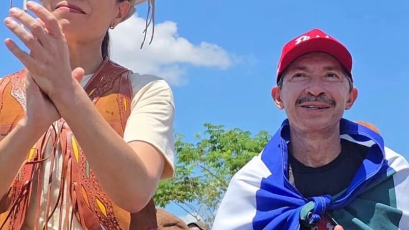 Prefeito Elizinho comemora serviço de pavimentação na Serra Umã em Carnaubeira da Penha