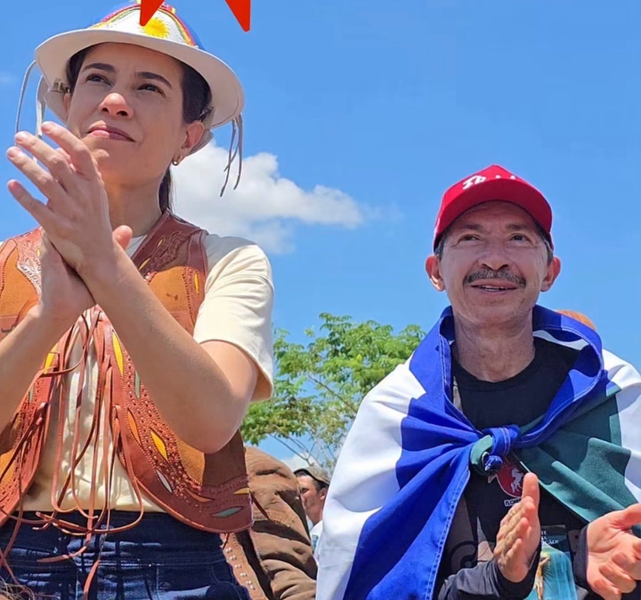 Prefeito Elizinho comemora serviço de pavimentação na Serra Umã em Carnaubeira da Penha