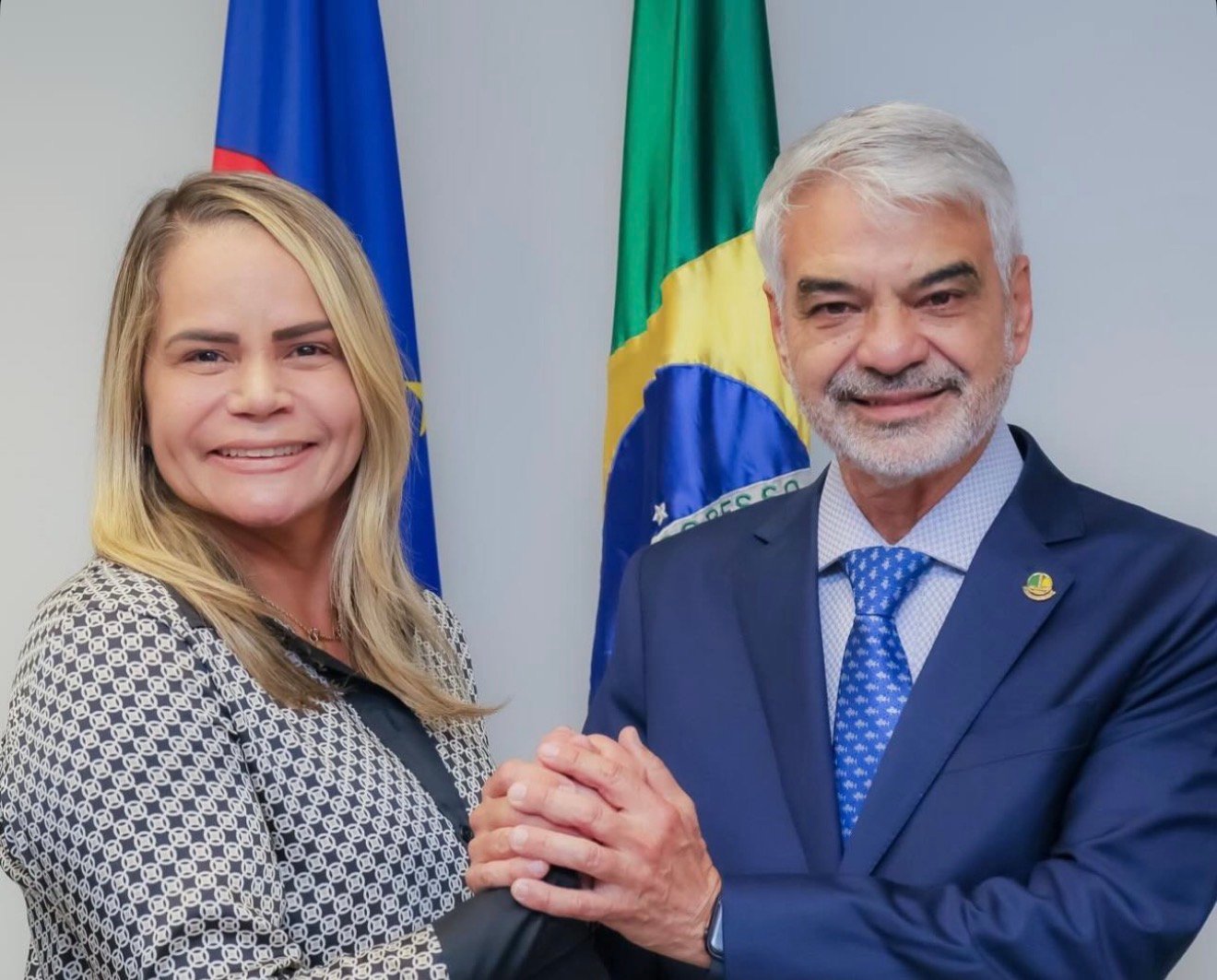 Prefeita Thatianne garante retroescavadeira para Palmeirina e fortalece a agricultura do município