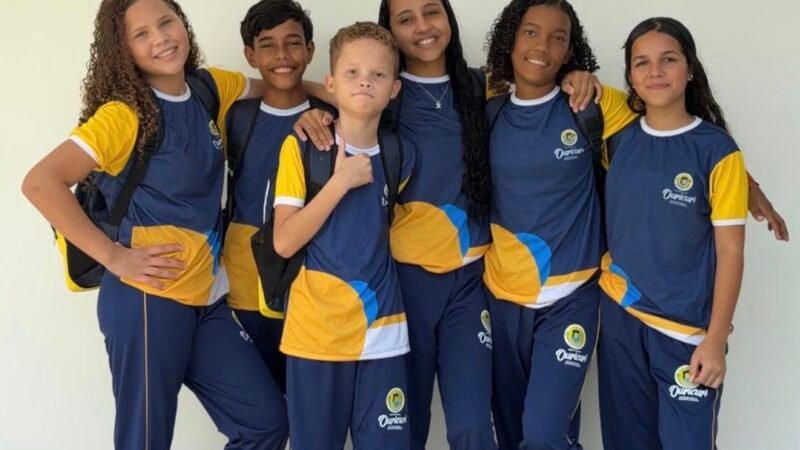 Prefeitura de Ouricuri oficializa entrega de fardamento e kit escolar para mais de 8 mil alunos