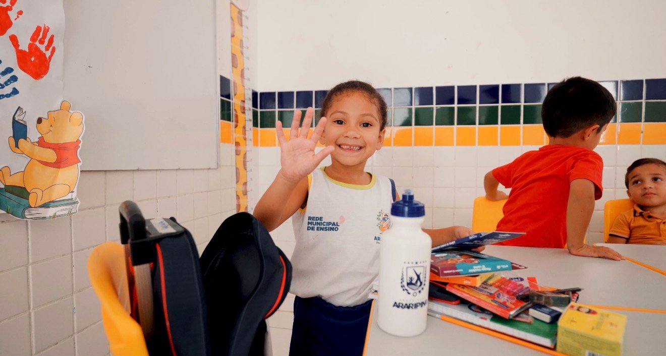 Prefeitura de Araripina inicia ano letivo com entrega de kits escolares e reforça compromisso com a educação
