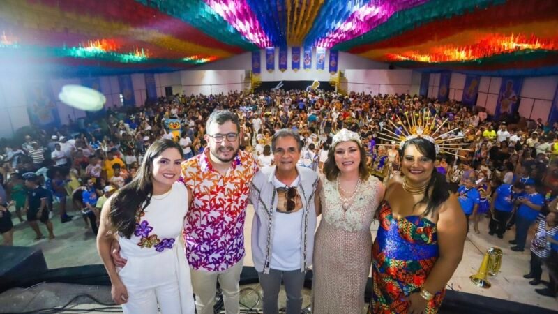 Carlos Santana abre oficialmente o Carnaval de Ipojuca reunindo grande público no Baile Municipal
