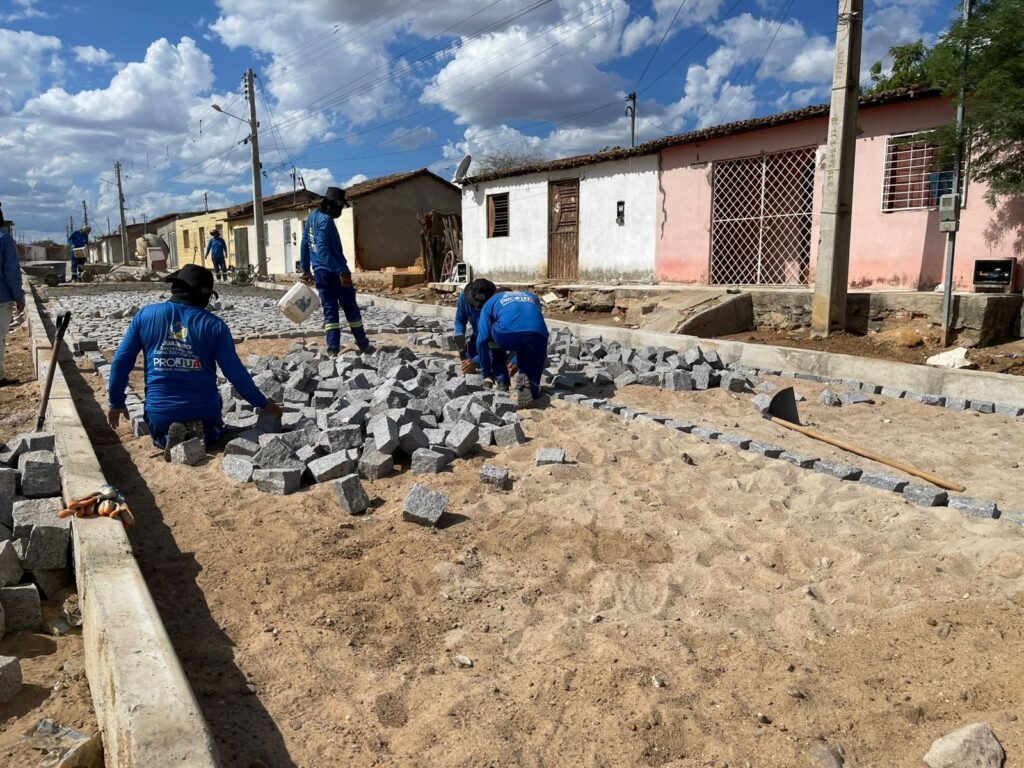 Mais mobilidade, menos poeira e mais qualidade de vida: pavimentação avança e transforma ruas de Massaroca