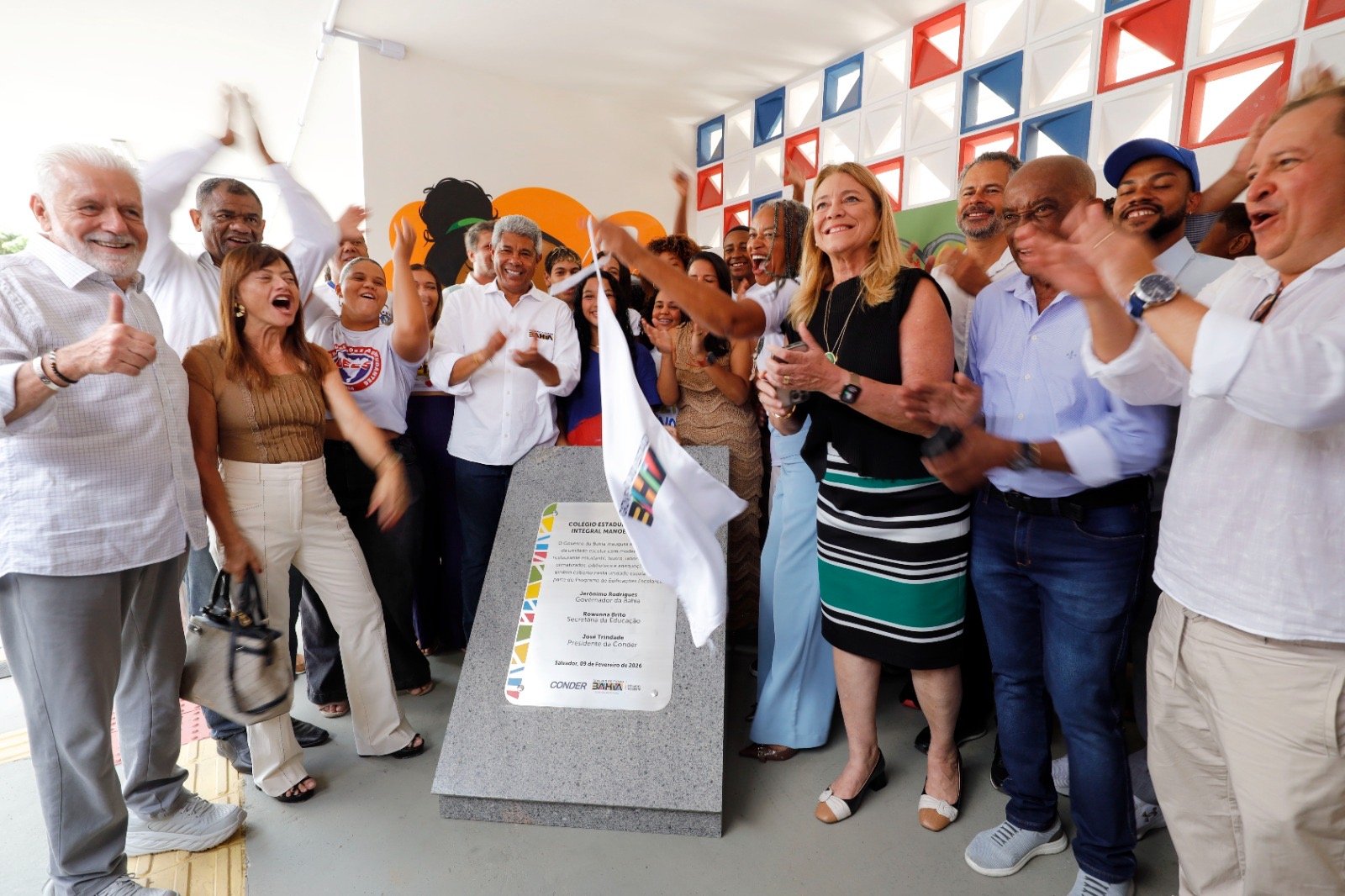 Jerônimo Rodrigues abre ano letivo de 2026 da rede estadual durante inauguração de colégio requalificado em Salvador