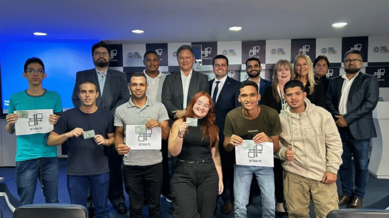 DETRAN-PE passa a oferecer CNH alinhada ao padrão nacional