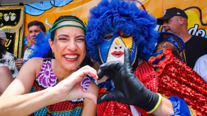 No domingo de Carnaval, governadora Raquel Lyra acompanha de perto a alegria e tradição dos papangus de Bezerros