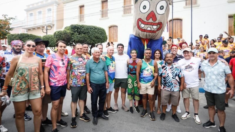 Em Pesqueira, governadora Raquel Lyra celebra festividade também no interior e prestigia Carnaval dos Caiporas