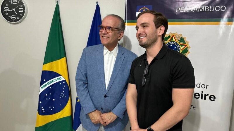 Victor Coelho garante patrol e R$ 1 milhão para calçamento em parceria com senador Fernando Dueire