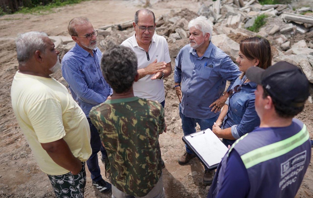 Prefeito do Jaboatão, Mano Medeiros, vistoria obras de macrodrenagem e urbanização na Muribeca