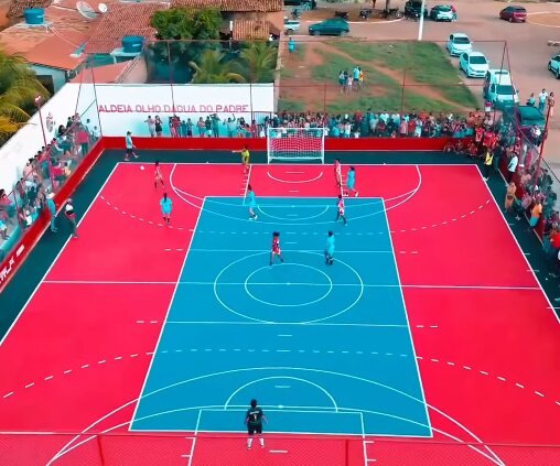 Prefeito Elizinho entrega quadra em Carnaubeira