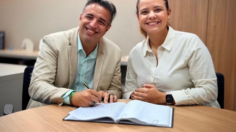 Dayse Silva faz transição do cargo de prefeito de Caruaru para Bruno Lambreta