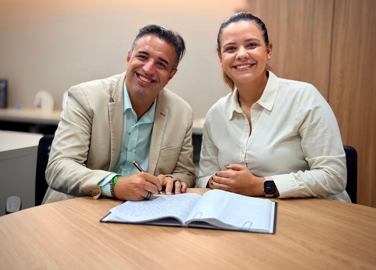 Dayse Silva faz transição do cargo de prefeito de Caruaru para Bruno Lambreta