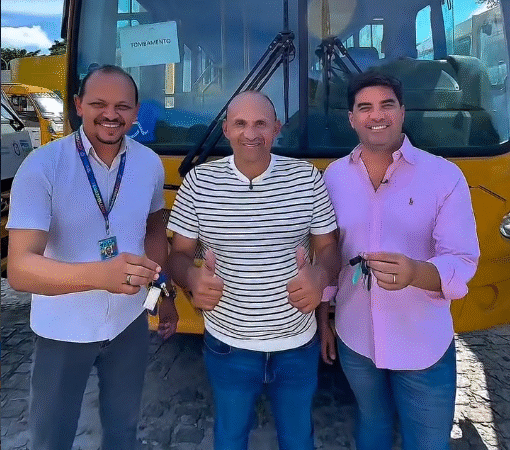 Prefeito destaca apoio de Kaio Maniçoba na conquista de novos veículos para a educação