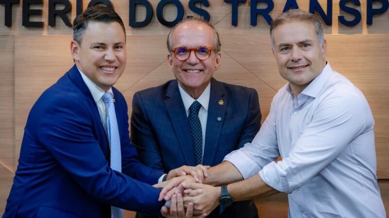 Em Brasília, ao lado do Ministro Renan Filho e do Senador Fernando Dueire, Sérgio Colin confirma que em breve será lançado o edital da Travessia Urbana de Toritama