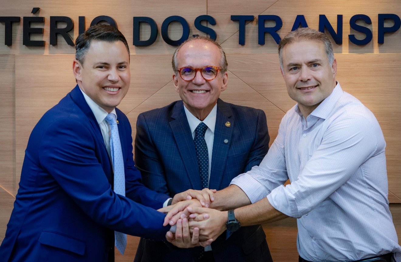 Em Brasília, ao lado do Ministro Renan Filho e do Senador Fernando Dueire, Sérgio Colin confirma que em breve será lançado o edital da Travessia Urbana de Toritama