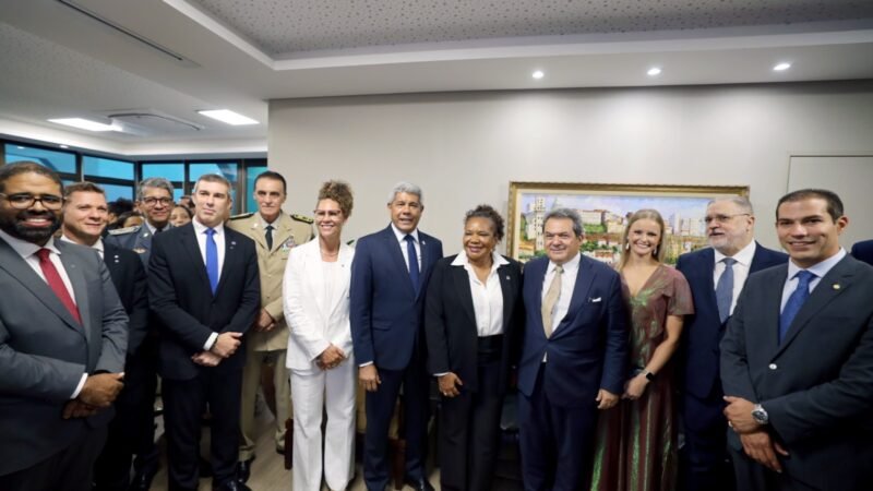 Governador prestigia posse do promotor Pedro Maia, reconduzido ao comando do MP baiano